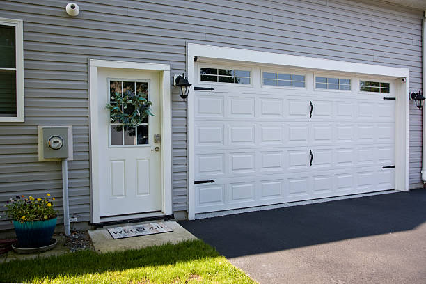 24/7 Emergency Garage Door Panel Replacement experts in Monroe North, WA
